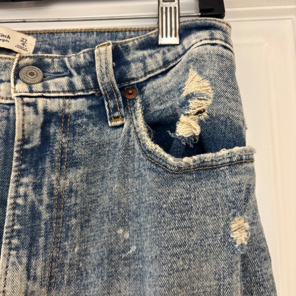 Abercrombie & Fitch Ultra High Rise Ankle Straight Acid Wash Distressed Jeans - Picture 4 of 13